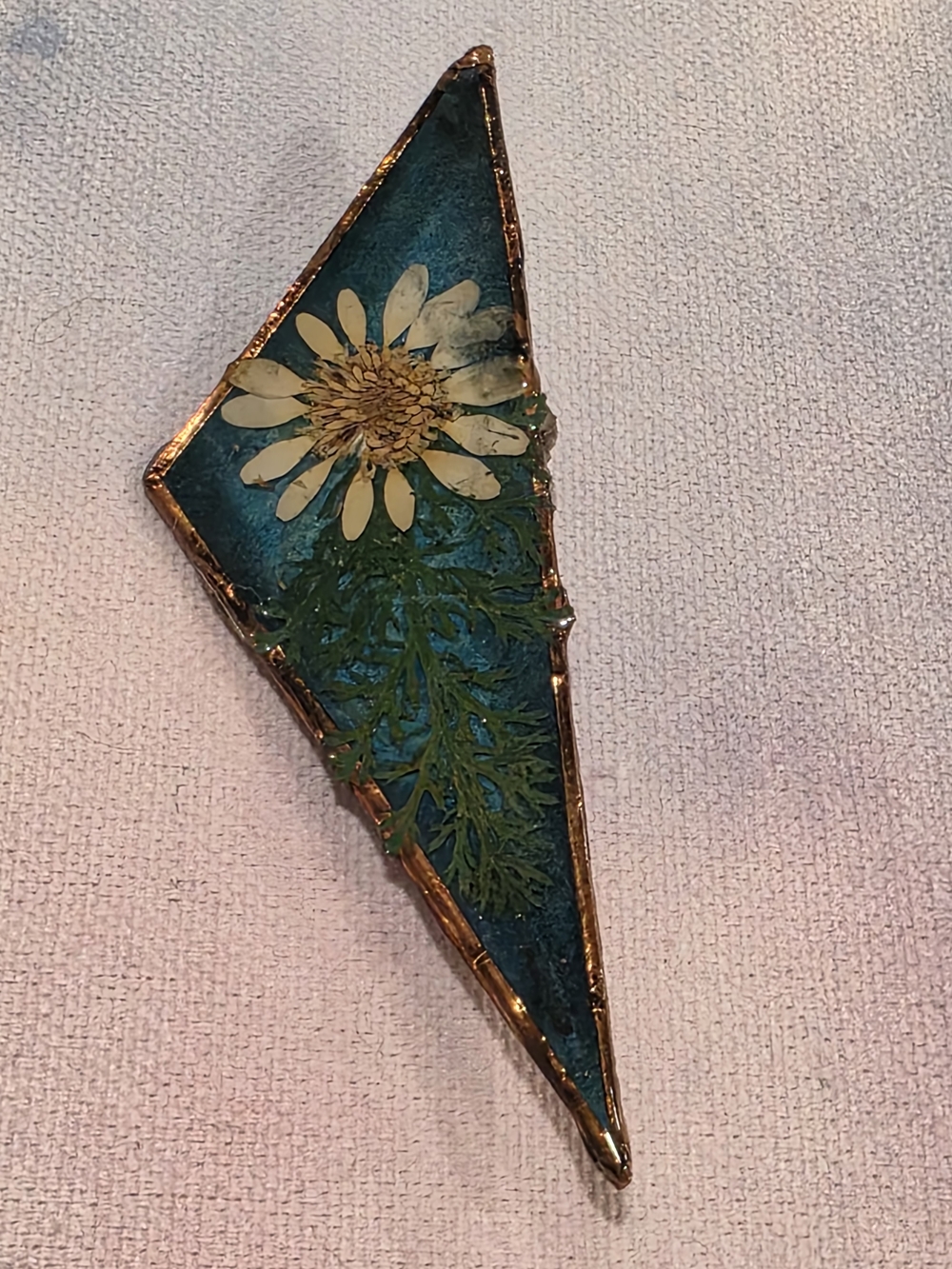 Triangular Vintage Teal Floral Resin Pin with Pressed Daisy - Picture 4 of 6